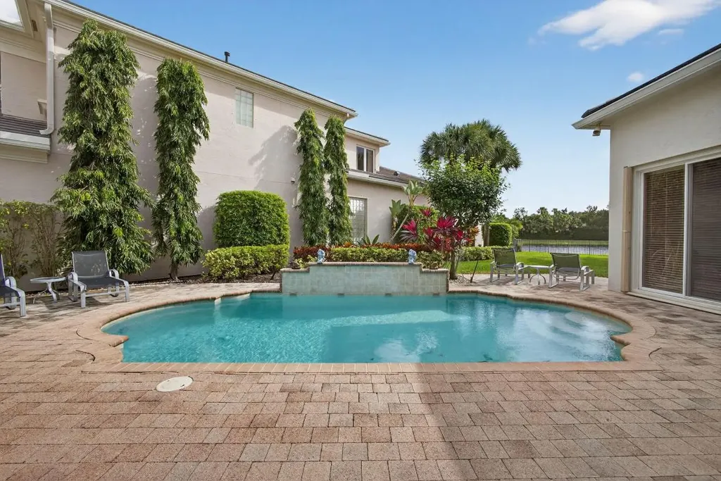 502 Via Toledo Palm Beach Gardens FL 33418