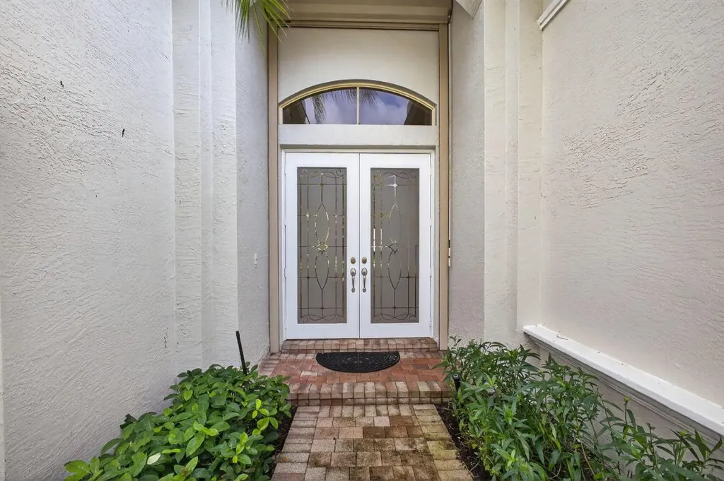 502 Via Toledo Palm Beach Gardens FL 33418