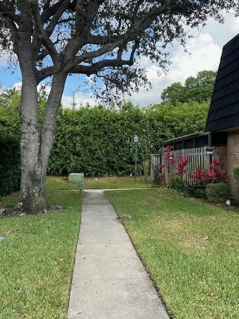 211 Woodland Road Palm Springs FL 33461