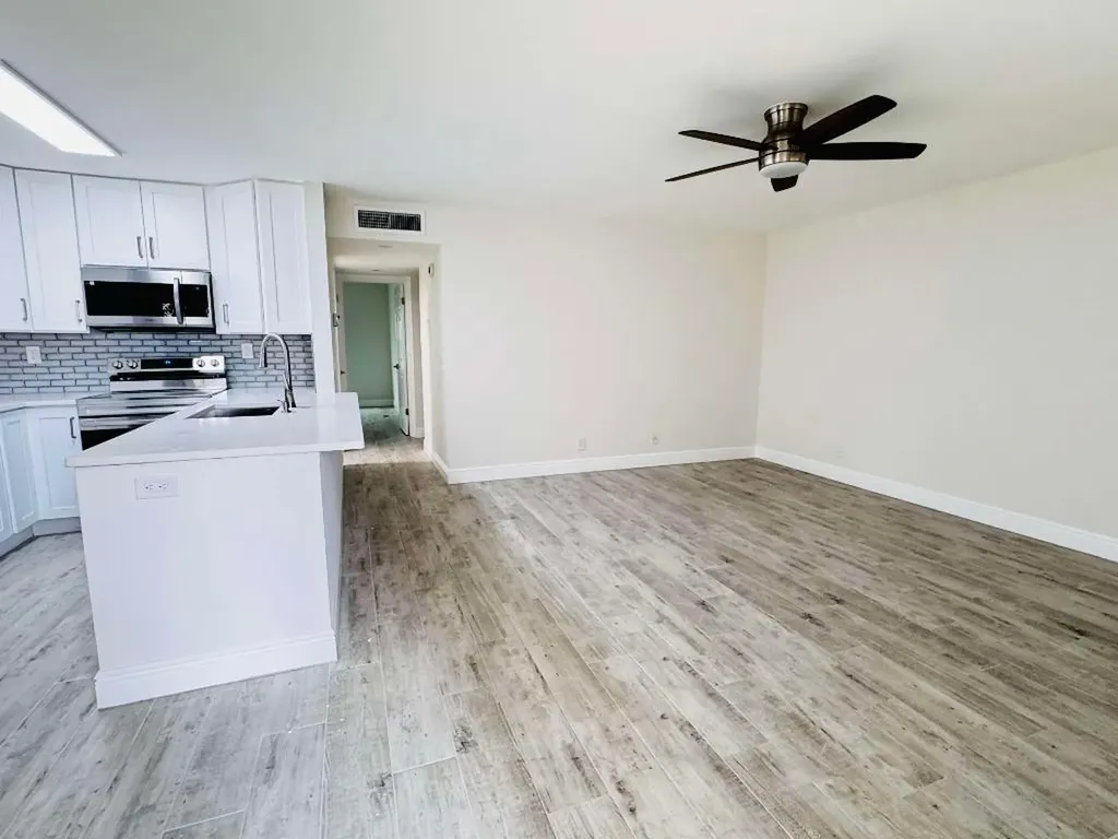293 Flanders G Delray Beach FL 33484
