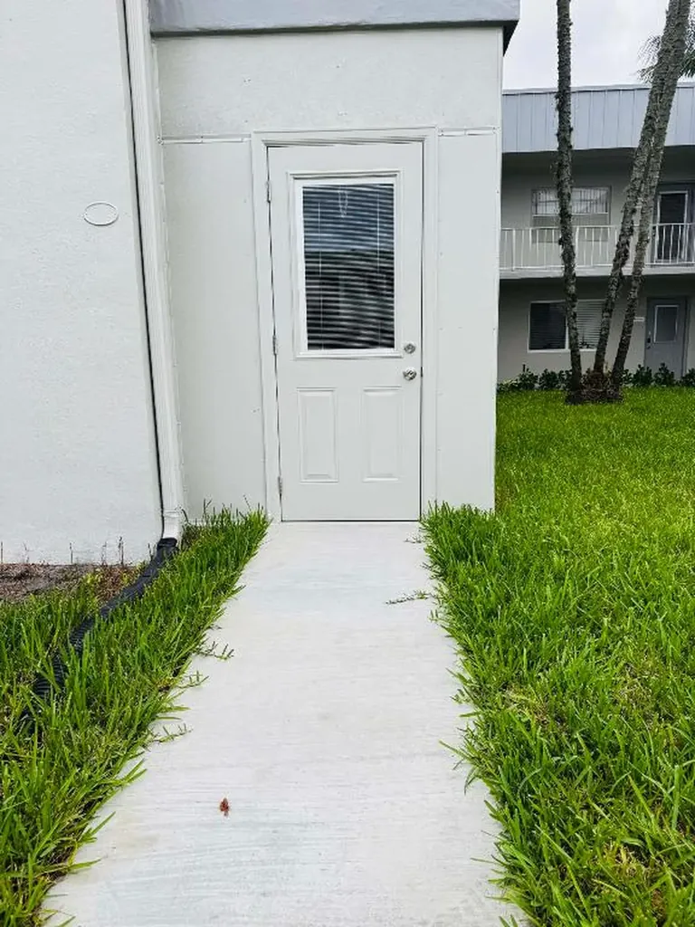 293 Flanders G Delray Beach FL 33484