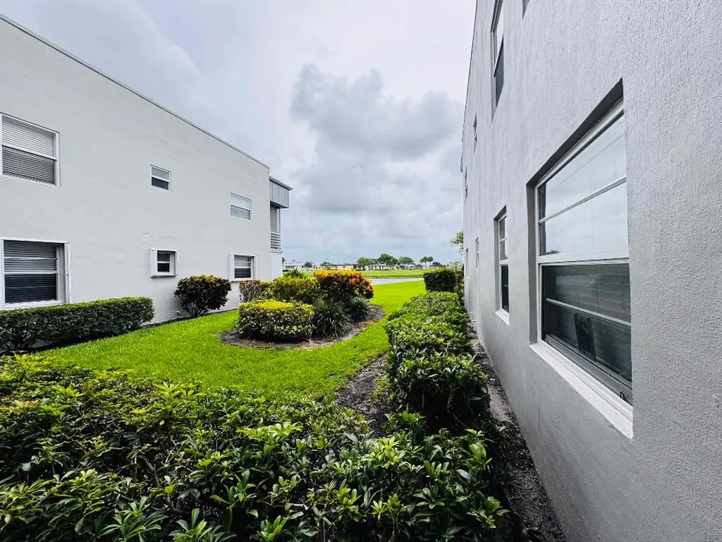 293 Flanders G Delray Beach FL 33484