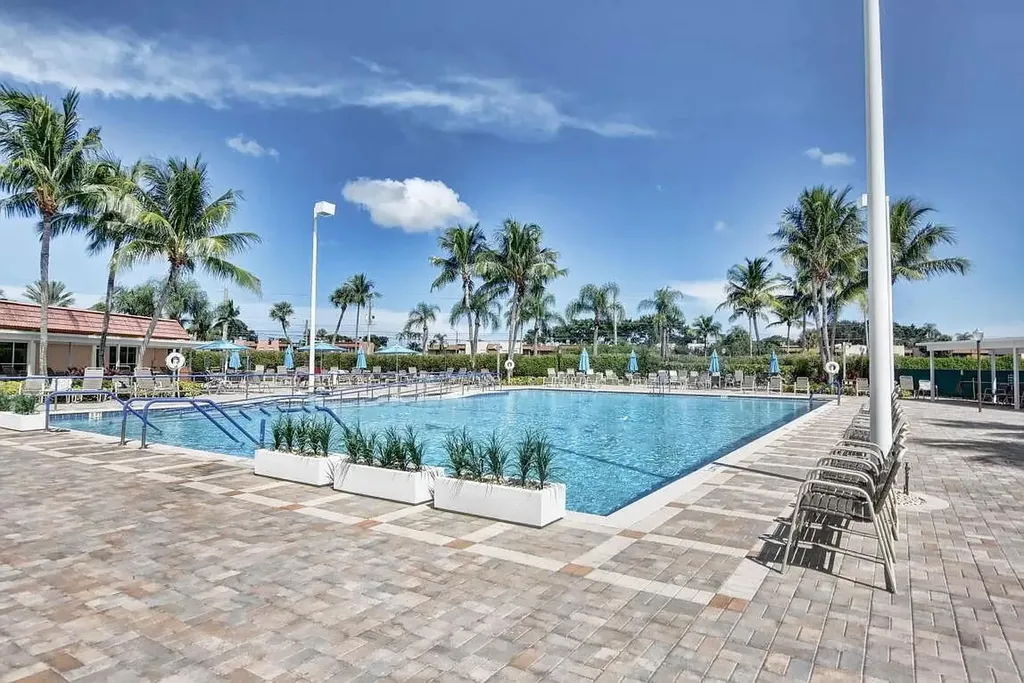293 Flanders G Delray Beach FL 33484