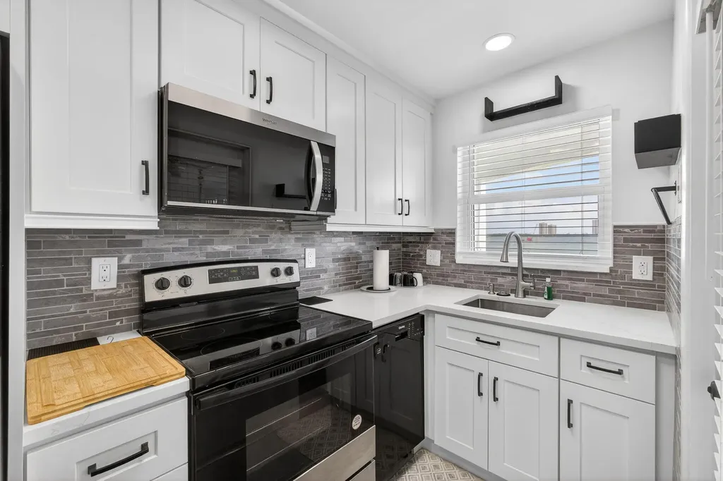 100 Shore Court North Palm Beach FL 33408