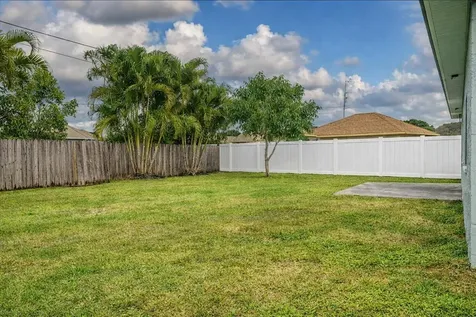 2256 SW Franklin Street Port St Lucie FL 34953