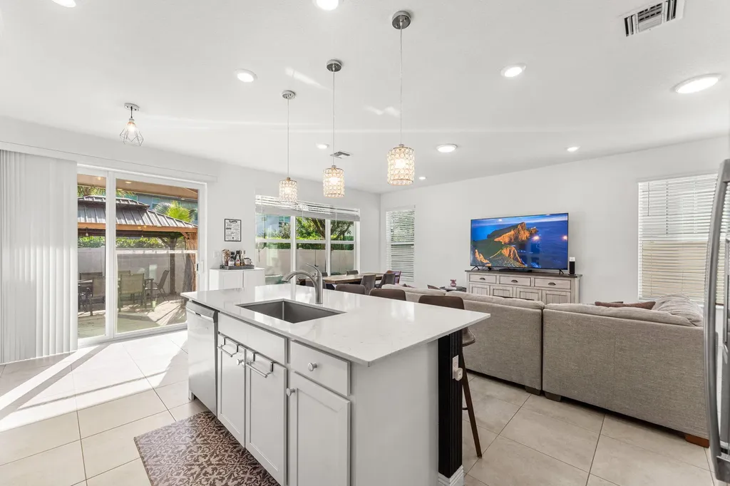 4330 Lago Drive Deerfield Beach FL 33064