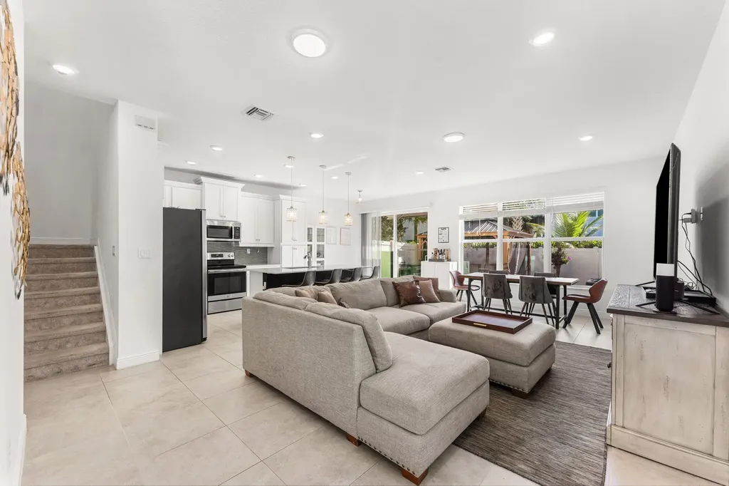 4330 Lago Drive Deerfield Beach FL 33064