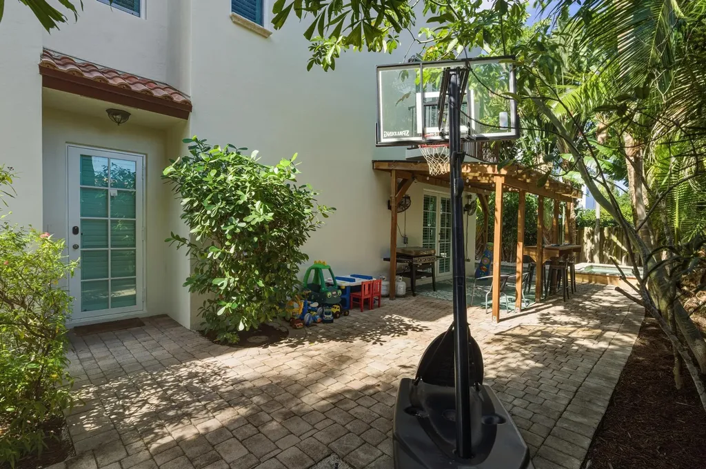 1709 NE 8th Street Fort Lauderdale FL 33304