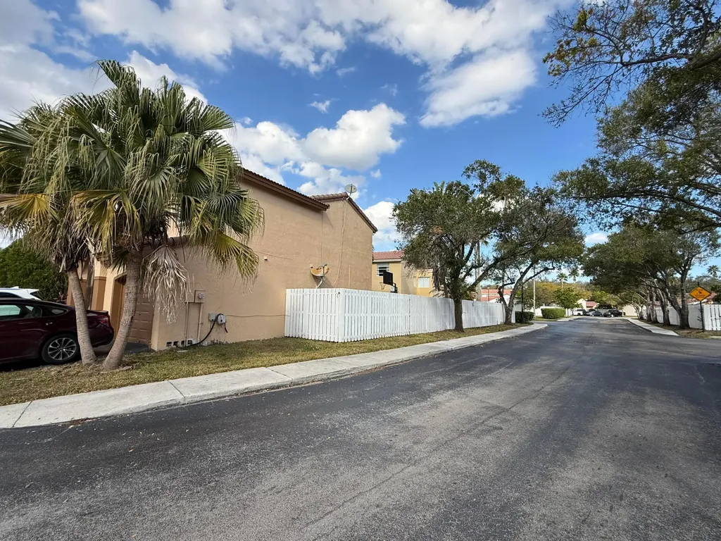 12633 NW 13 Court Sunrise FL 33323