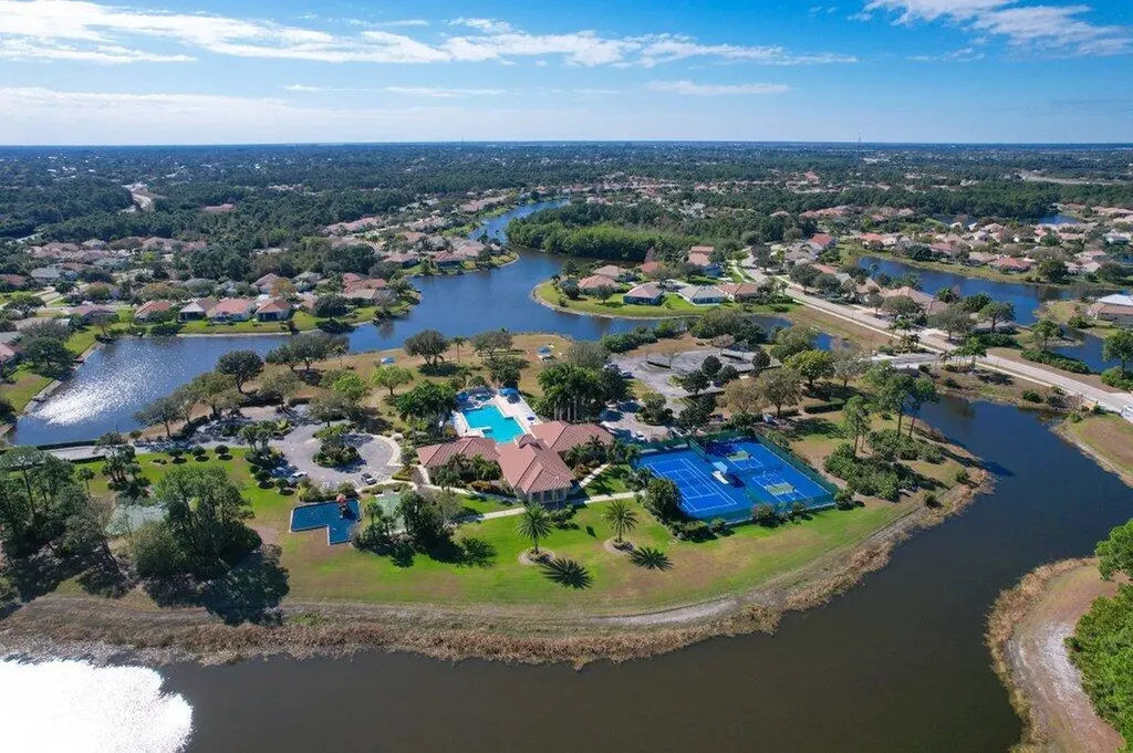 1686 SW Harbour Isle Circle Port St Lucie FL 34986