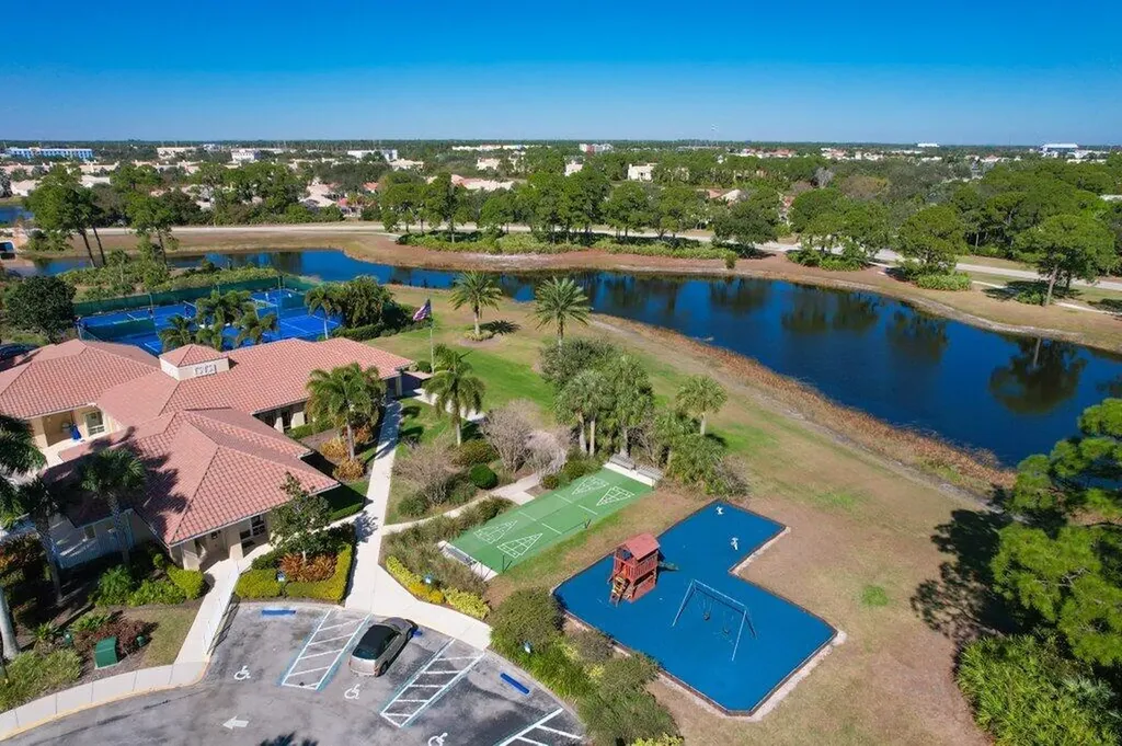 1686 SW Harbour Isle Circle Port St Lucie FL 34986