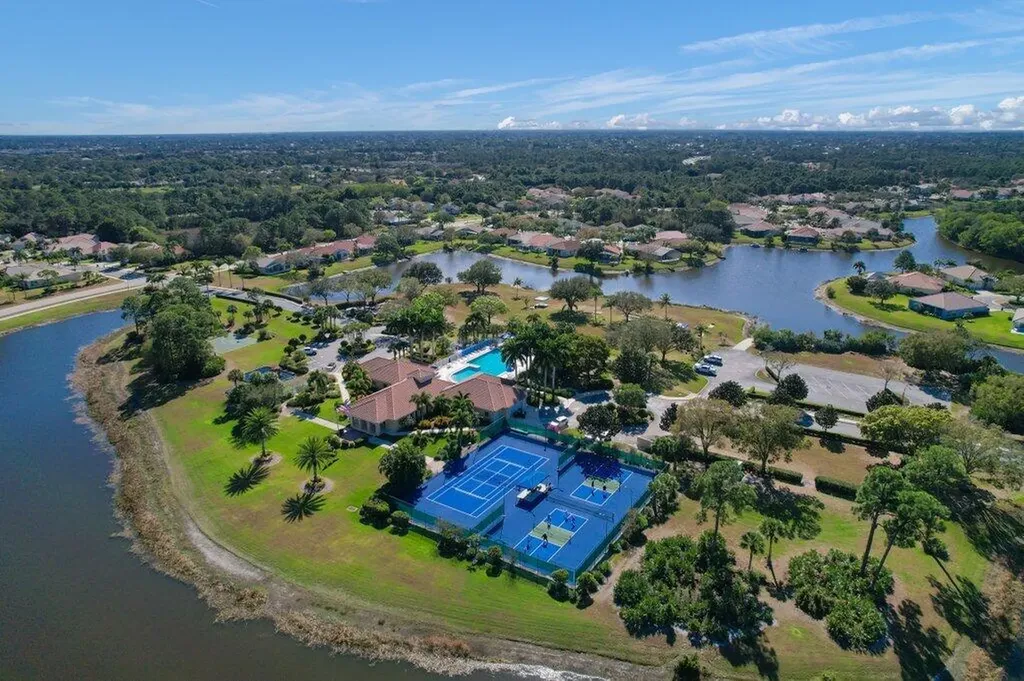 1686 SW Harbour Isle Circle Port St Lucie FL 34986
