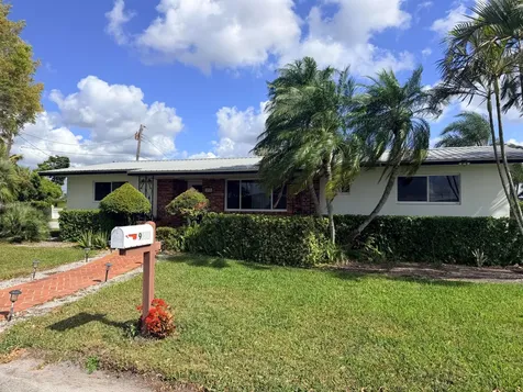 955 NW 4th Street Belle Glade FL 33430
