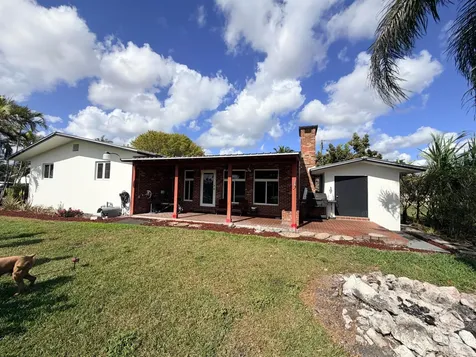 955 NW 4th Street Belle Glade FL 33430