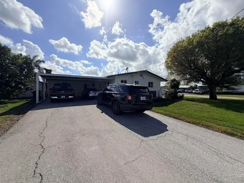 955 NW 4th Street Belle Glade FL 33430
