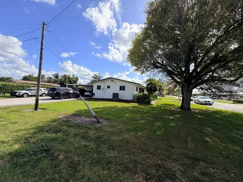 955 NW 4th Street Belle Glade FL 33430