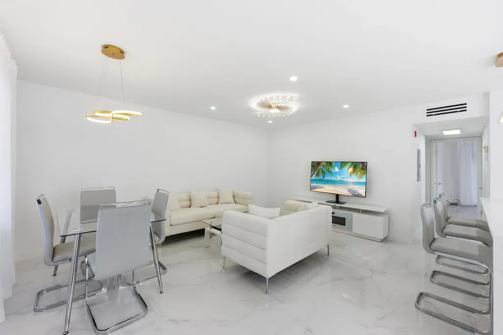 618 Normandy M Delray Beach FL 33484
