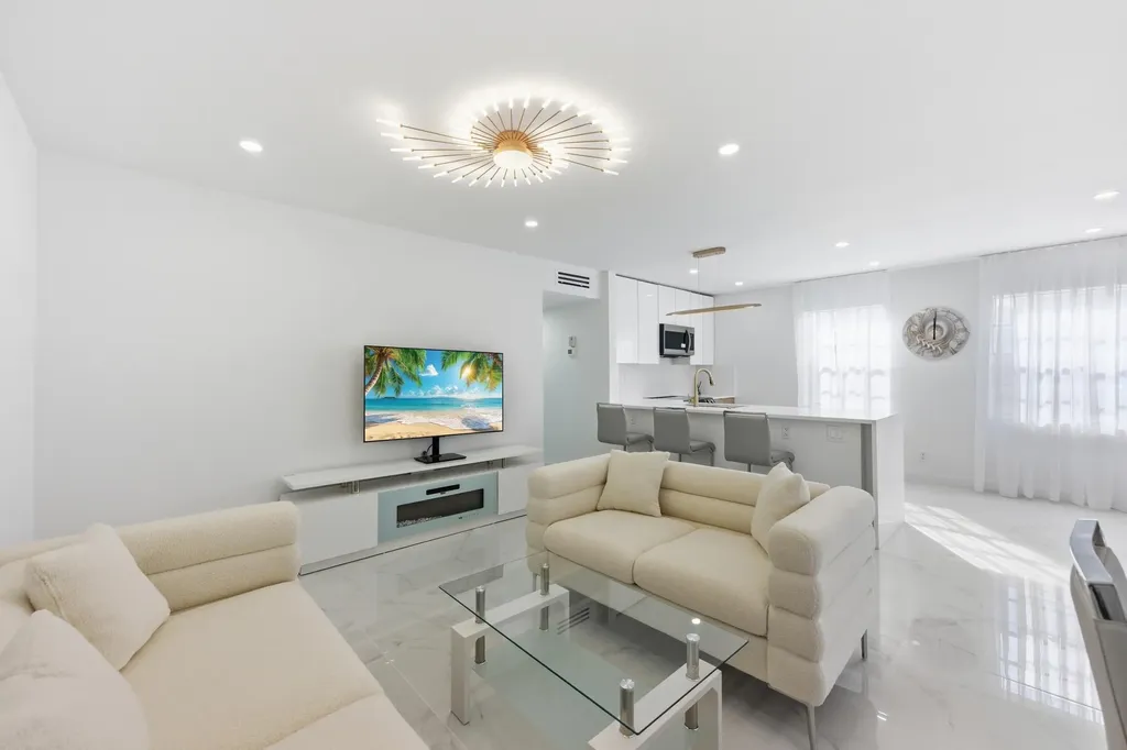 618 Normandy M Delray Beach FL 33484