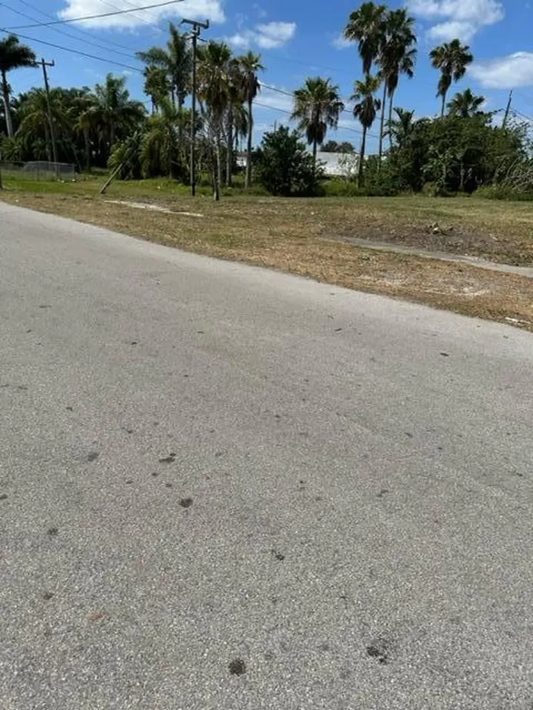 501 W Baines Terrace Pahokee FL 33476