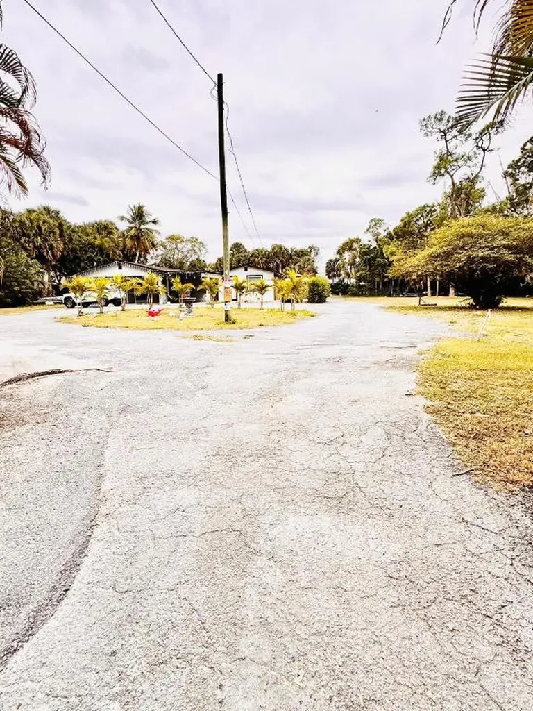 214 Westwood Circle E West Palm Beach FL 33411