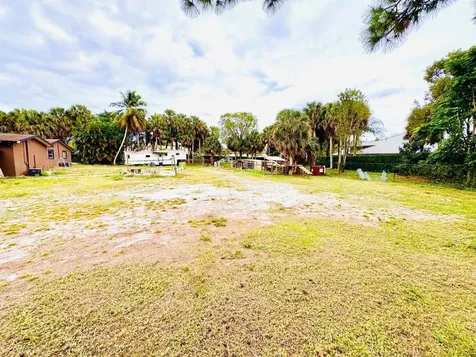 214 Westwood Circle E West Palm Beach FL 33411