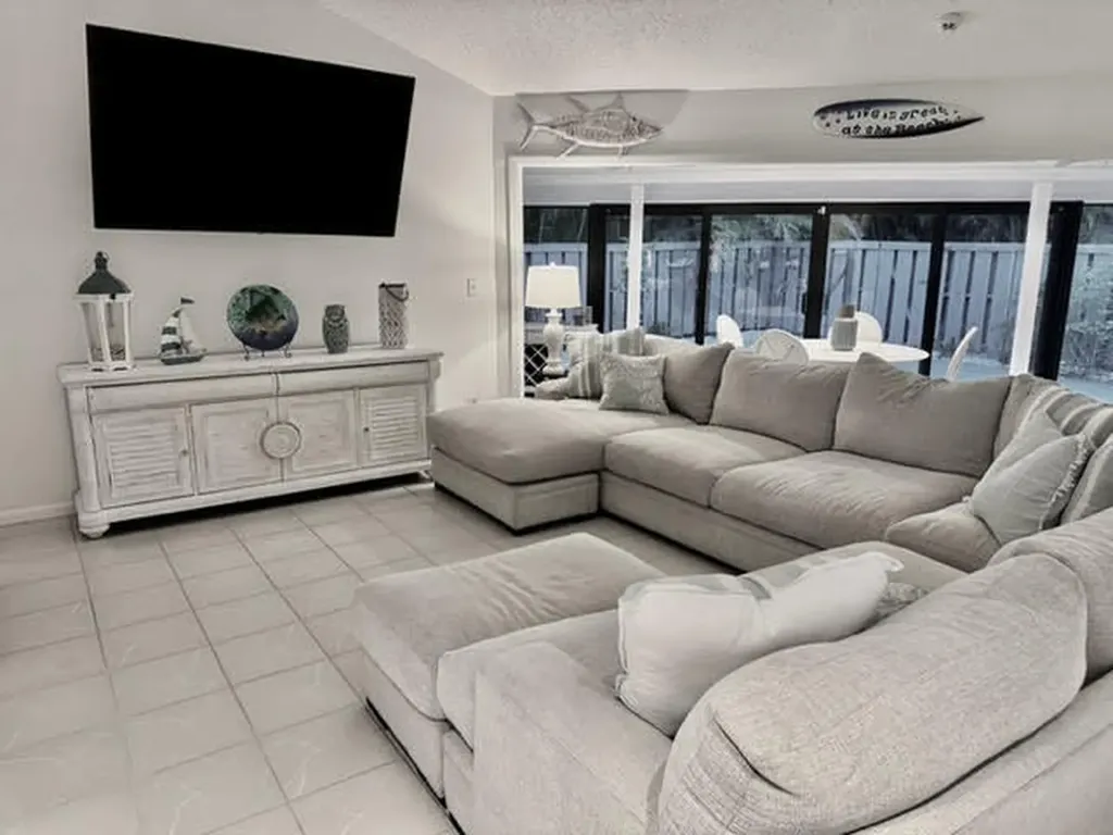 1127 E Seminole Avenue Jupiter FL 33477