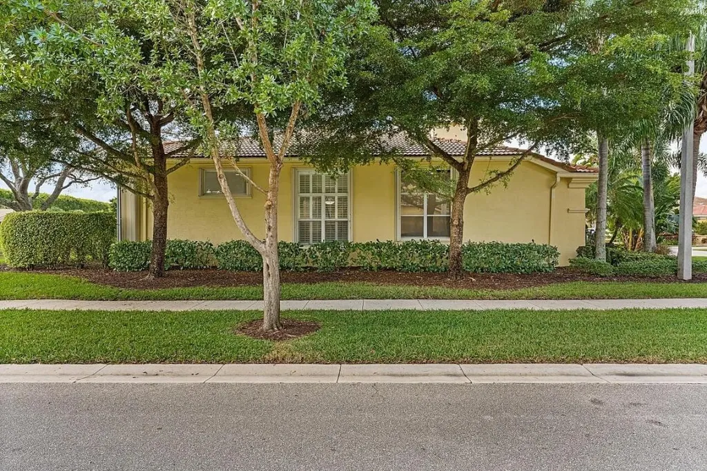9724 Via Grandezza W Wellington FL 33411