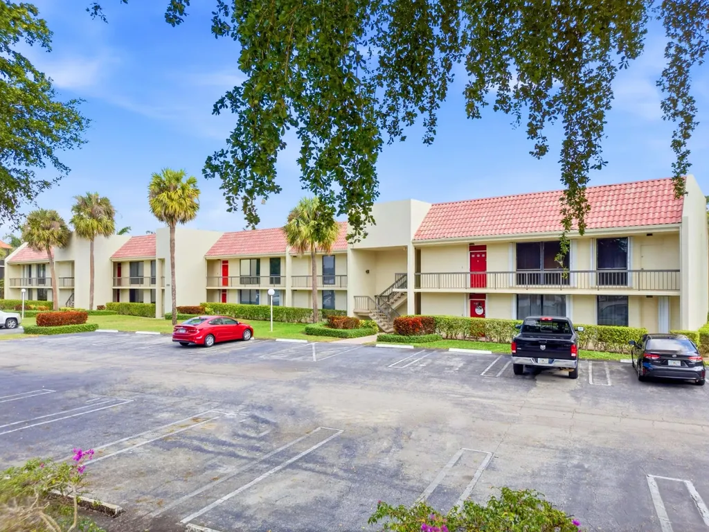 2520 Presidential Way West Palm Beach FL 33401