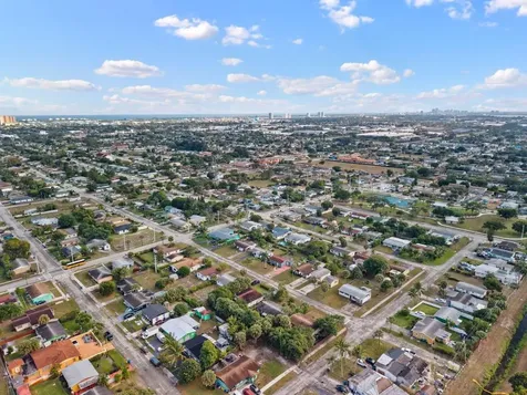 1635 W 32nd Street Riviera Beach FL 33404
