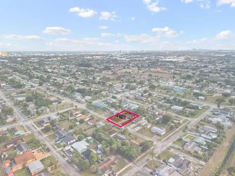 1635 W 32nd Street Riviera Beach FL 33404