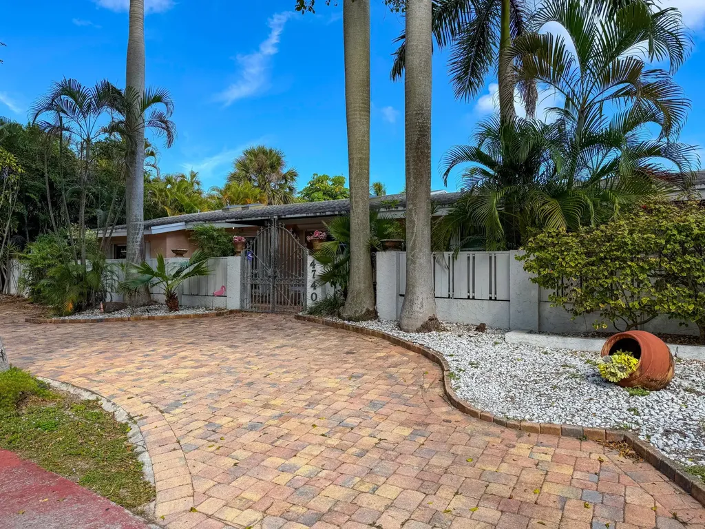 4740 NE 22nd Avenue Lighthouse Point FL 33064