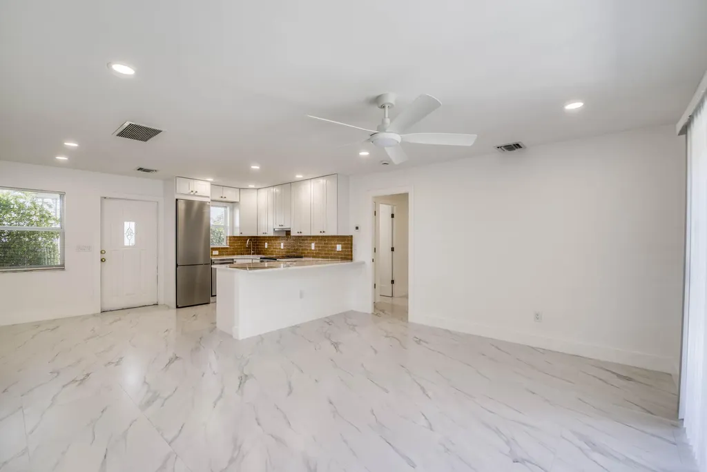10084 Meridian Way N Palm Beach Gardens FL 33410