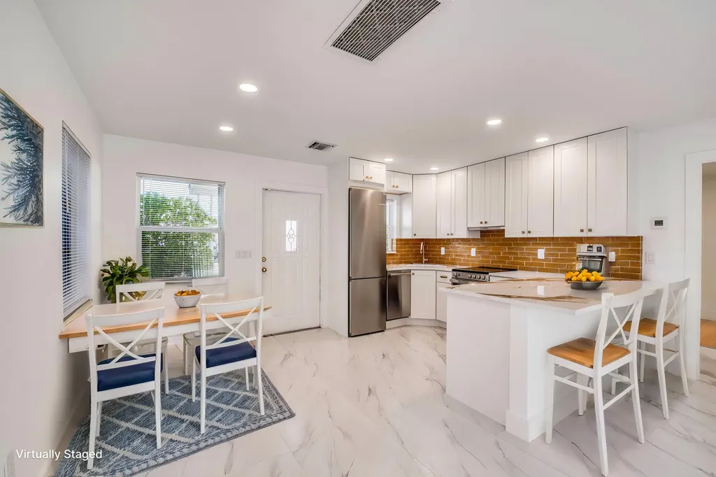 10084 Meridian Way N Palm Beach Gardens FL 33410
