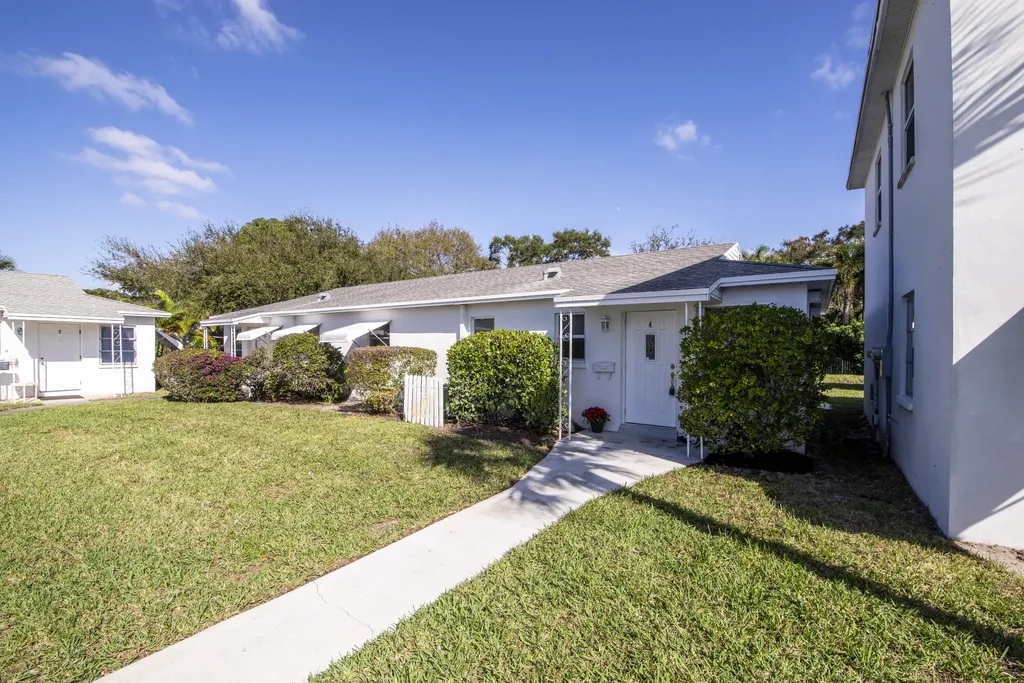 10084 Meridian Way N Palm Beach Gardens FL 33410