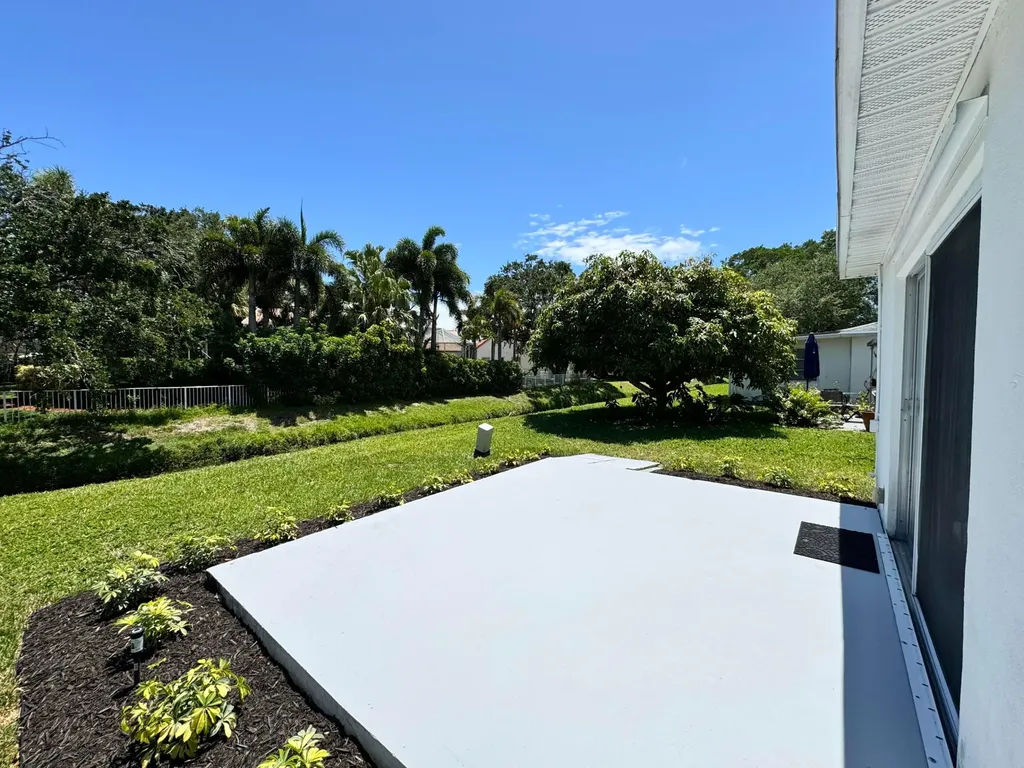 10084 Meridian Way N Palm Beach Gardens FL 33410
