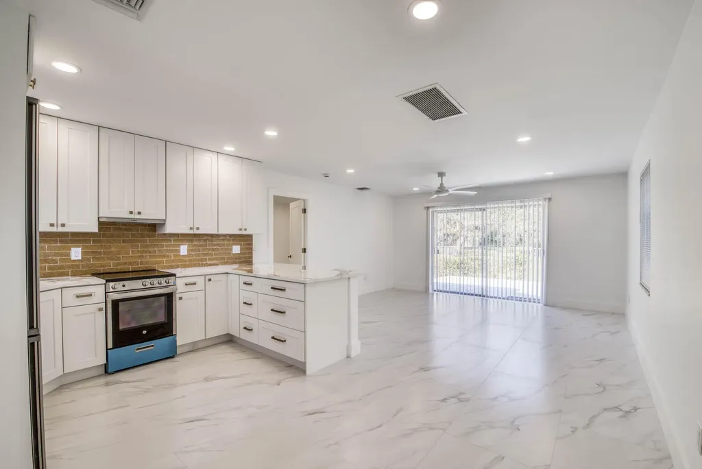 10084 Meridian Way N Palm Beach Gardens FL 33410