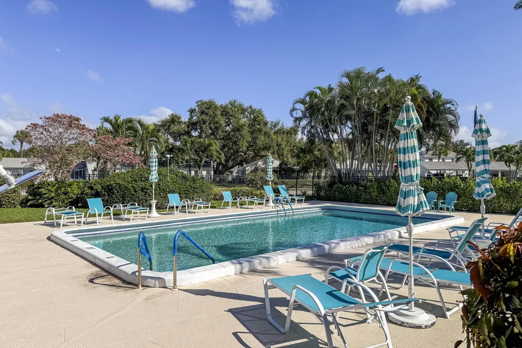 10084 Meridian Way N Palm Beach Gardens FL 33410