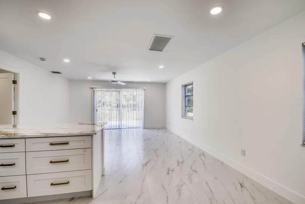 10084 Meridian Way N Palm Beach Gardens FL 33410