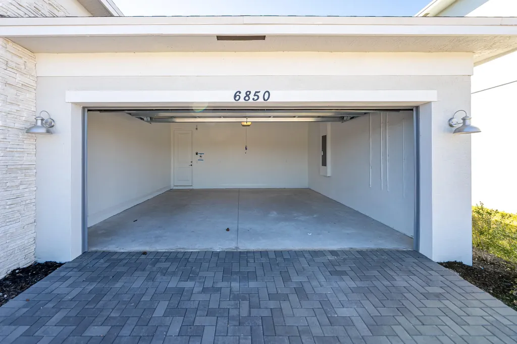 6850 NW Kestrel Lane Port St Lucie FL 34987