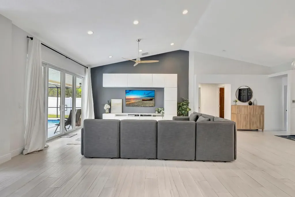 9567 Lake Serena Drive Boca Raton FL 33496