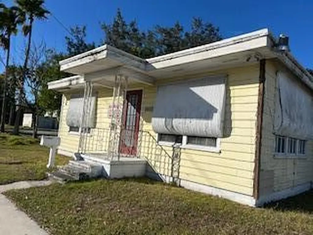 602 W Midway Road Fort Pierce FL 34982