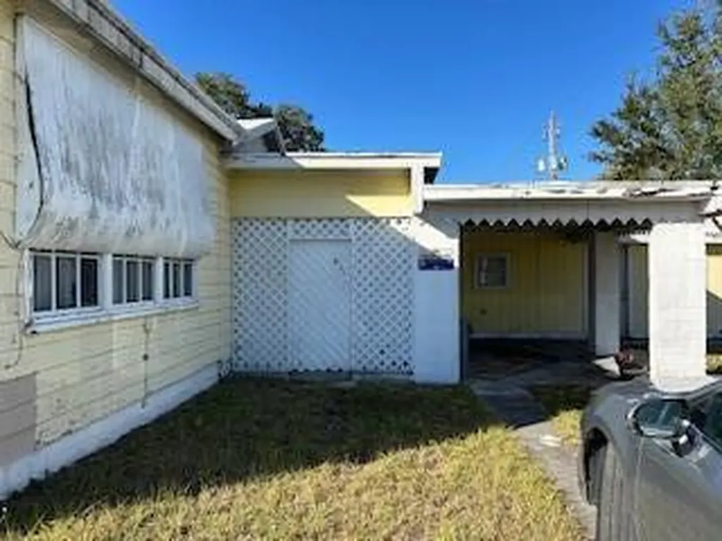 602 W Midway Road Fort Pierce FL 34982