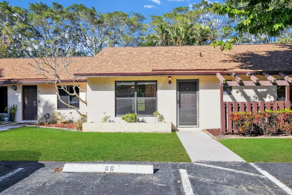 66 Via De Casas Norte Boynton Beach FL 33426