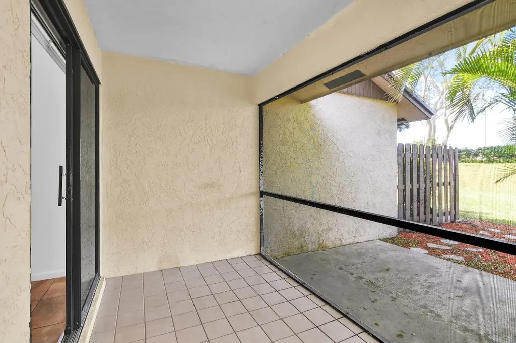 66 Via De Casas Norte Boynton Beach FL 33426