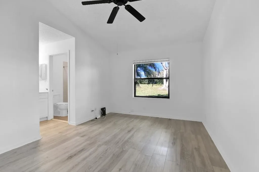 66 Via De Casas Norte Boynton Beach FL 33426