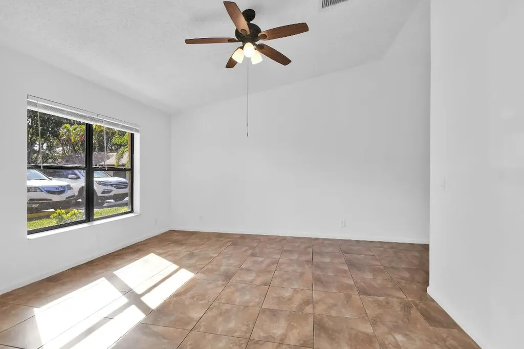 66 Via De Casas Norte Boynton Beach FL 33426