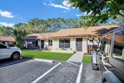 66 Via De Casas Norte Boynton Beach FL 33426