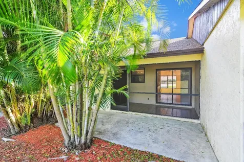 66 Via De Casas Norte Boynton Beach FL 33426
