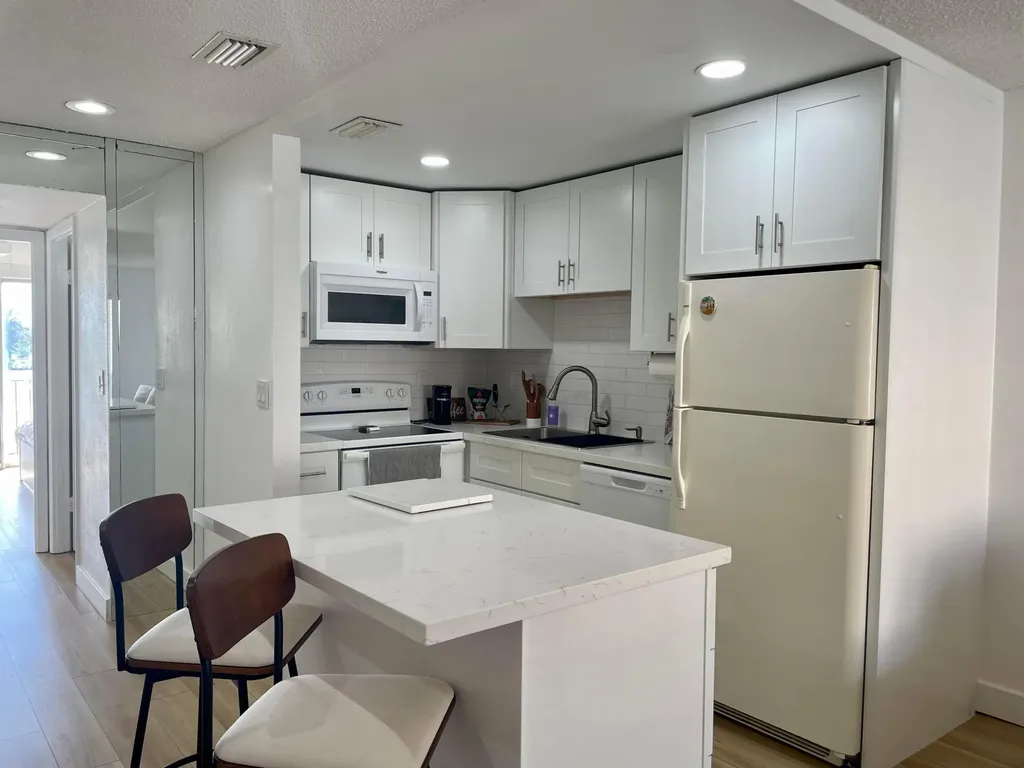 1100 Crystal Lake Drive Deerfield Beach FL 33064