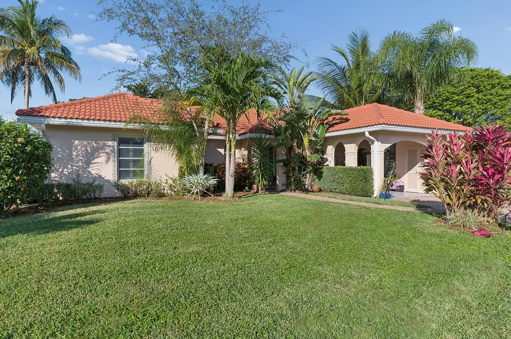 13 Fairway Boynton Beach FL 33436